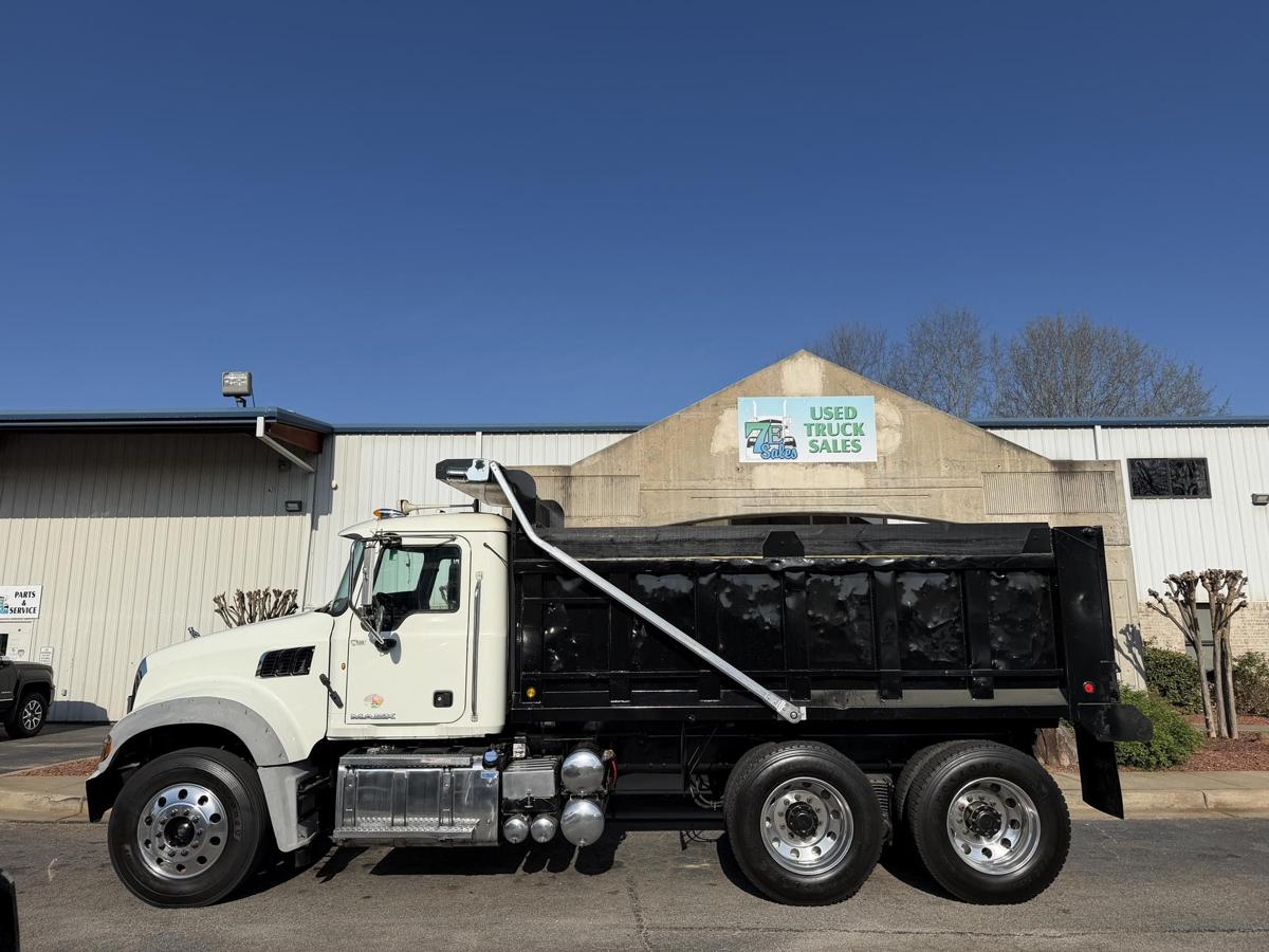 2015 Mack GRANITE GU713