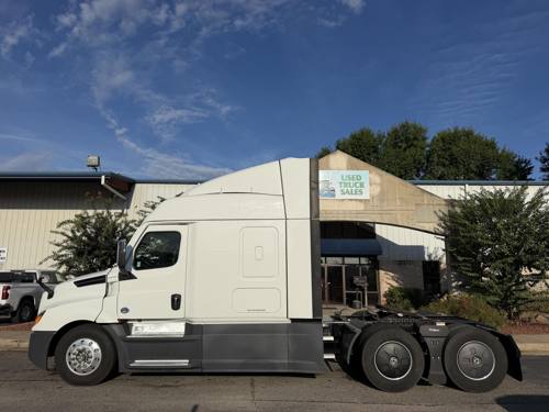 2022 Freightliner CASCADIA 126