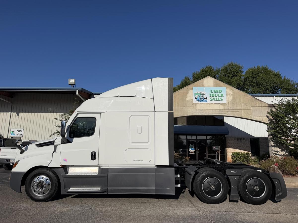 2022 Freightliner CASCADIA 126